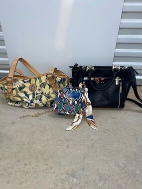 ‼️PURSE BUNDLE!!! BRAND NEW AND INEXPENSIVE